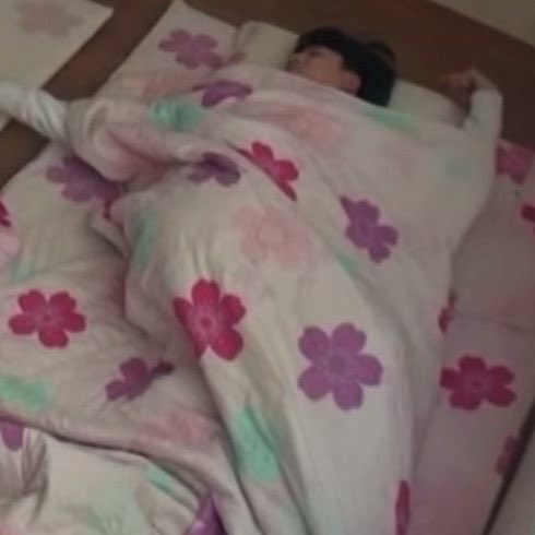 วันเกิดคุนโน่ที่เขียนไว้

สถานที่ของวันนี้
🐶: พักผ่อนให้เต้มที่ที่บ้าน

สไตล์การแต่งตัววันนี้
🐶: ชุดนอนที่สบายที่สุด 

โลกใต้ผ้าห่มพร้อมรับคุนโน่แล้ว นอนได้ ~