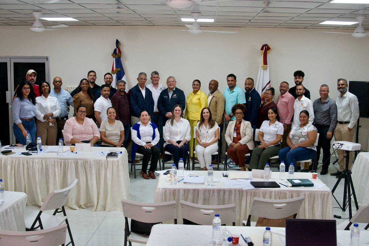 AVANZAN LOS TRABAJOS DE PLANIFICACIÓN TERRITORIAL EN MOCA CON EL ACOMPAÑAMIENTO TÉCNICO DE LA DGODT-VIOTDR 

 En el encuentro tuvo como objetivo principal revisar y fortalecer las estrategias del Plan Municipal de Ordenamiento Territorial (PMOT).