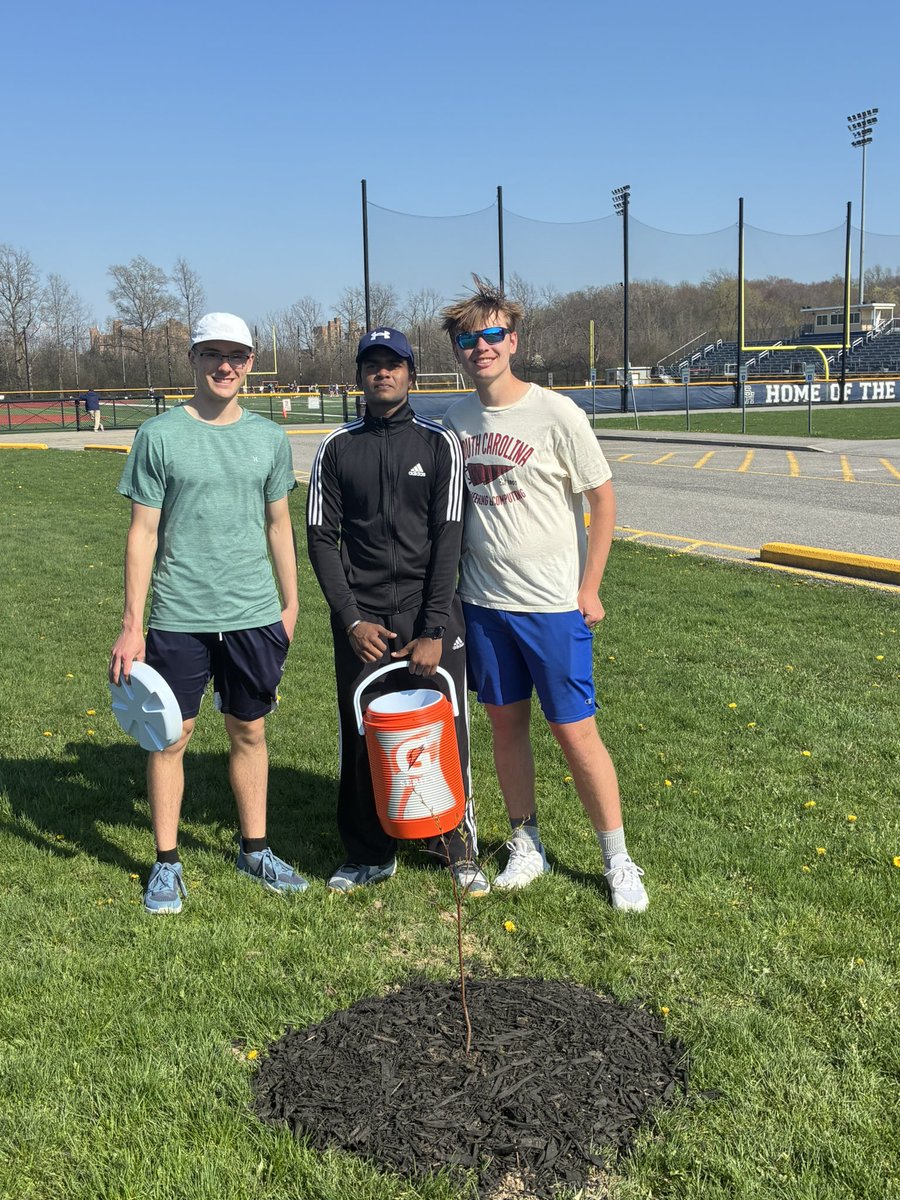 SweetHomeTennis's tweet photo. Celebrating Earth Day by planting six new baby trees by our tennis courts!  Hopefully they will give our spectators some shade in years to come! 🌎🌳🎾
@SweetHomeCSD @SHCSDAthletics https://t.co/2kut1HGK5h