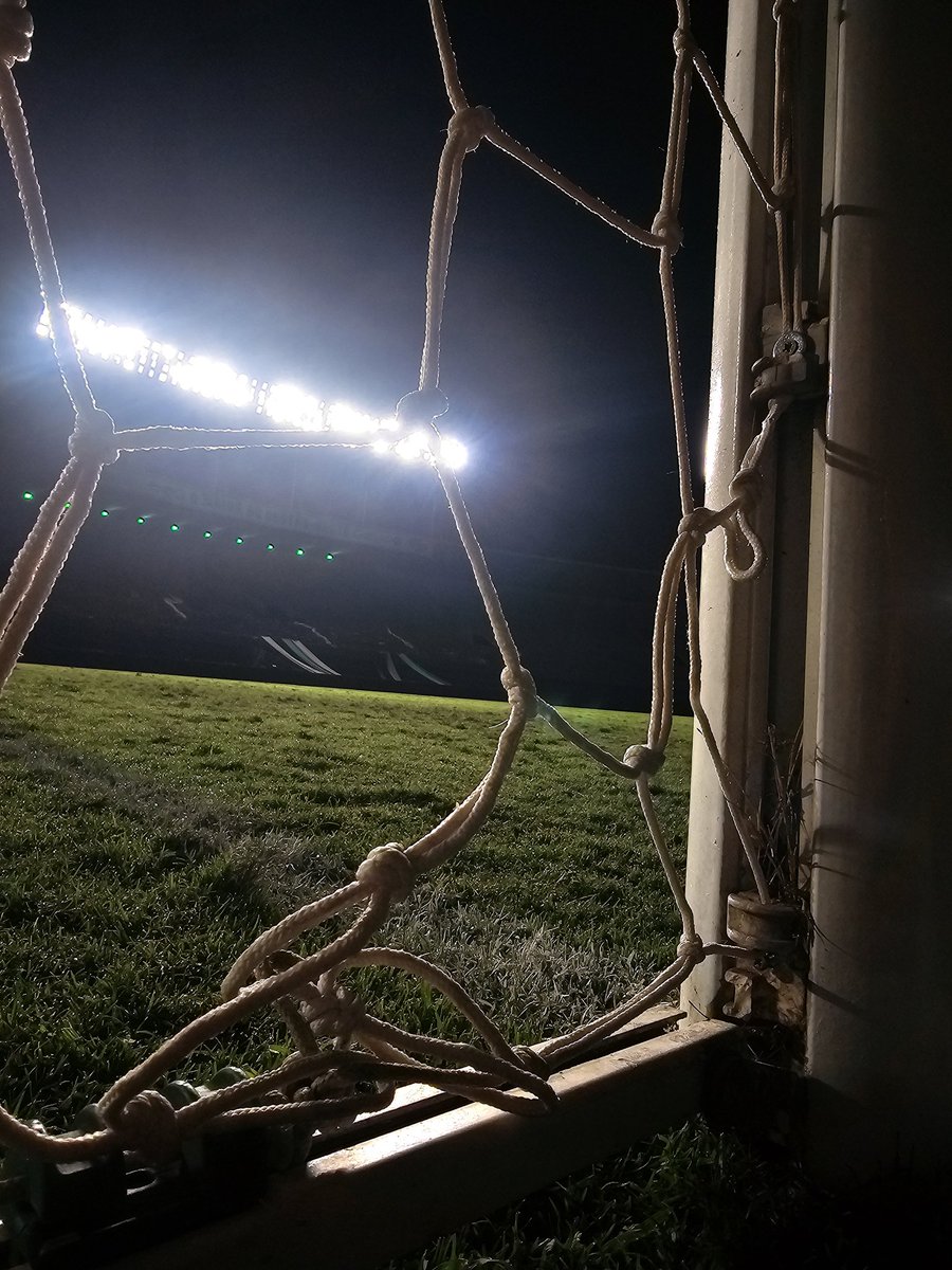 Estádio Serra Dourada!

Quantas histórias foram contadas neste palco ao longo de cinco décadas...

Eu mesmo, confesso que já perdi a conta de quantos jogos fui nesse estádio, ainda mais sendo um frequentador assíduo desde criança.