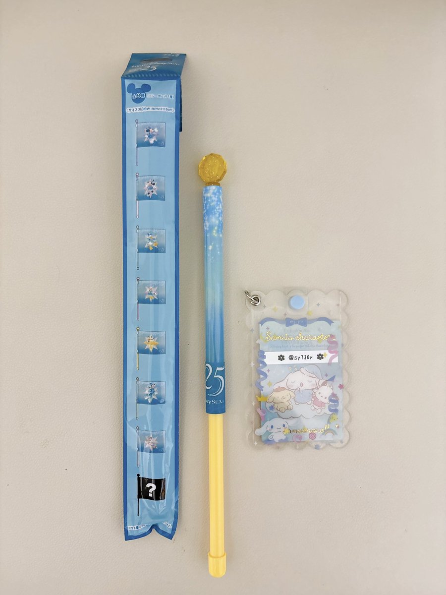 sy730r's tweet photo. 【交換】ディズニー　スパークリングジュビリー　25周年　フラッグ 

◉譲:プルートまたは定価
◉求:ドナルド、デイジーまたは定価

4/24(金)舞浜駅周辺、4/25(土)ディズニーシー内、または平日東京駅にてお取引希望です。

よろしくお願いいたします🙇🏻‍♀️ https://t.co/DS5I8hjIWF