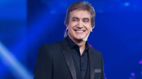 De los creadores de Alberto moderado llega Dante Gebel. Un chanta de la peor calaña que solamente puede ser noticia en un país hundido en la decadencia política. Algunos periodistas ya empiezan a ver mandelas. Comenzó la farsa.