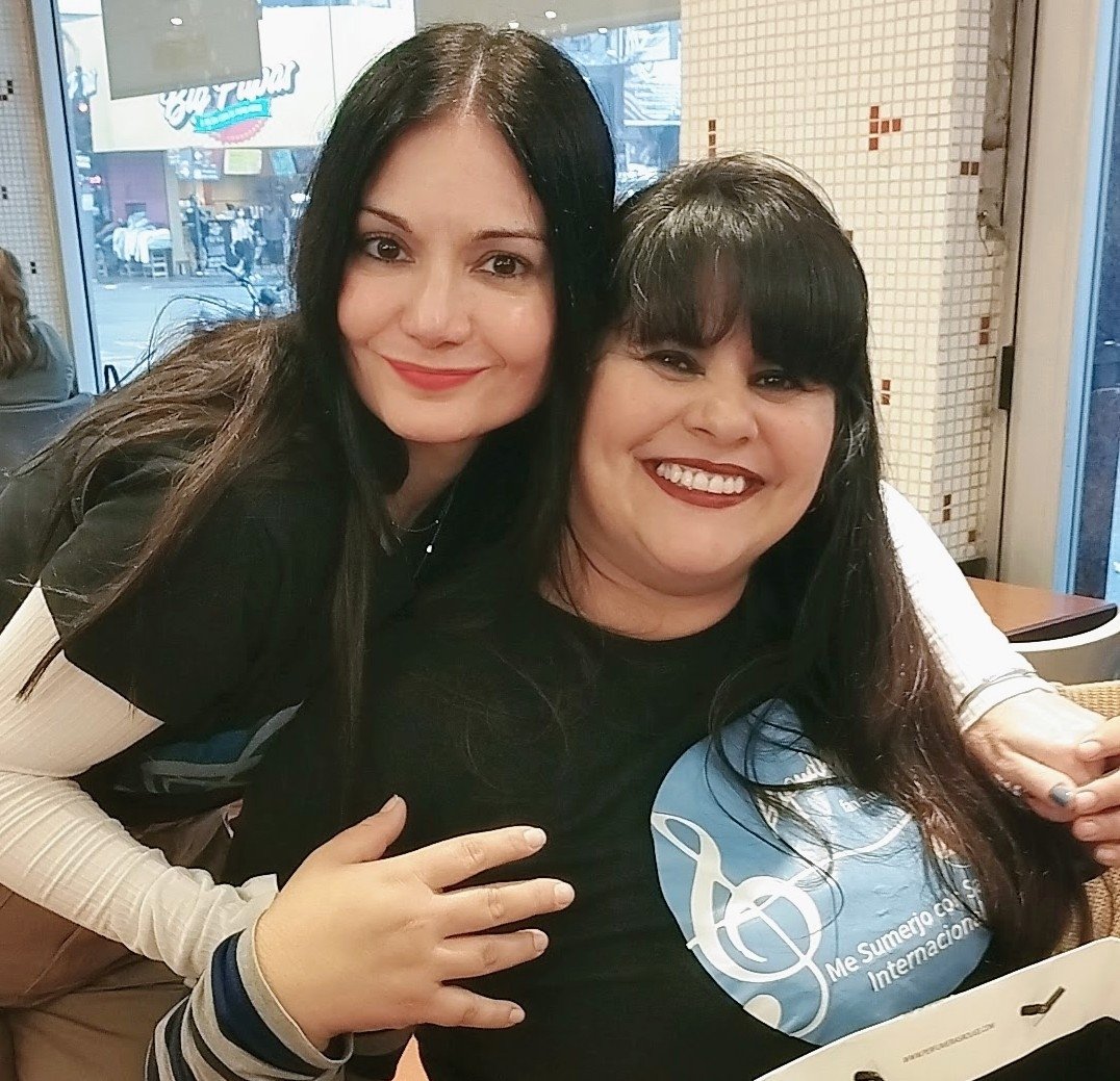 Hoy festejamos el cumpleaños de nuestra genia presi🎂📣📣📣📢 <a href="/cbenbru/">Carito de Sanz 🇦🇷#sumergidaArgentina</a> 🥳 que con su dedicación,amor y buena energía nos regala siempre lo mejor, por eso queremos el mejor regalo 🎁 un saludito tuyo <a href="/AlejandroSanz/">Alejandro Sanz</a> 💙 porque nosotras siempre te estamos esperando!!🙏😘