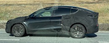 Tslachan's tweet image. $TSLA 
Finally.....? 🇺🇸 

The vehicle in the picture is a Model Y L 6-seater vehicle.