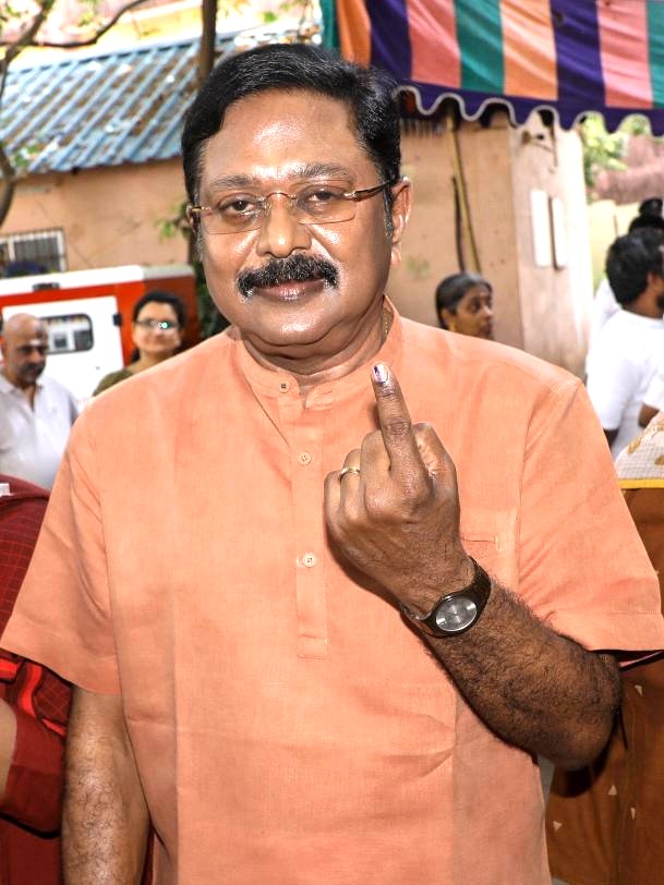 கழக பொதுச்செயலாளர் திரு டிடிவி தினகரன் அவர்கள் சென்னை அடையாறு, தாமோதரா புரம் அரசு நடுநிலைப் பள்ளியில் அமைந்துள்ள வாக்குச்சாவடியில் தனது வாக்கை செலுத்தினார்கள்.