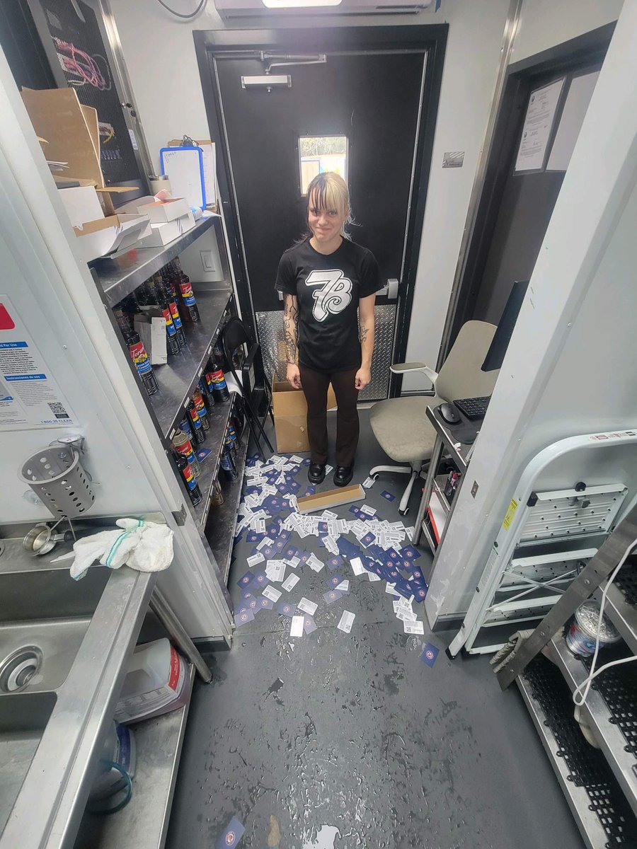 y2ktuls's tweet photo. I accidentally dropped all our gift cards in the middle of a rush and Justin’s first thought was to take out his phone and snap a pic instead of helping me😭😭 https://t.co/heuWqkRs33