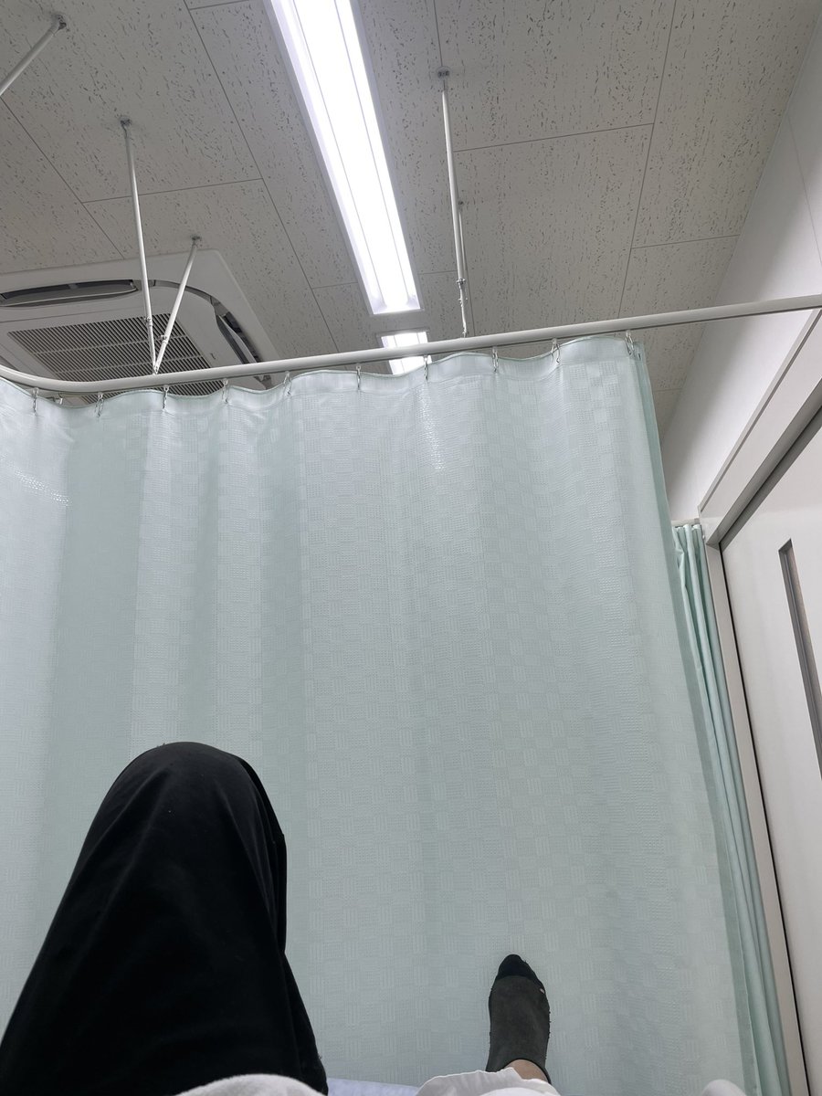トム tweet media