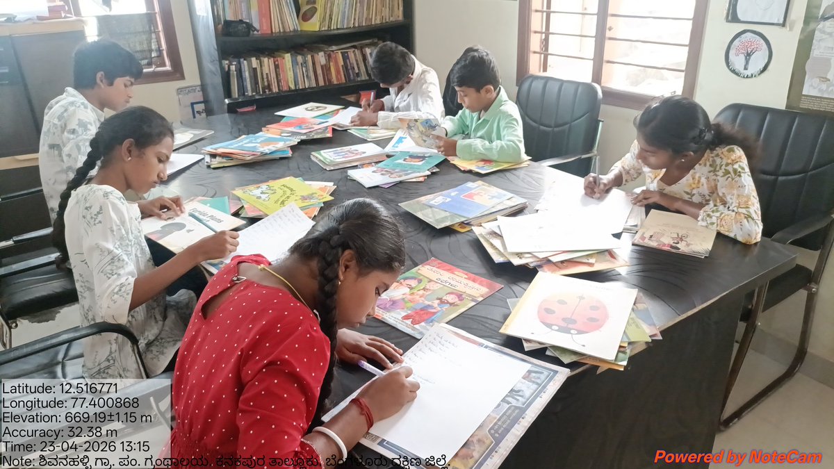 chethu_cha15598's tweet image. #summer #camp #activities 
ವಿಶ್ವ ಪುಸ್ತಕ ದಿನದ ಪ್ರಯುಕ್ತ ಮಕ್ಕಳಿಂದ ಪುಸ್ತಕದ ಹೆಸರು ಬರೆಯುತ್ತಿರುವುದು.📖📚
#rurallibrary #publiclibrary #worldbookday 
@readingkafka @cmcaindia