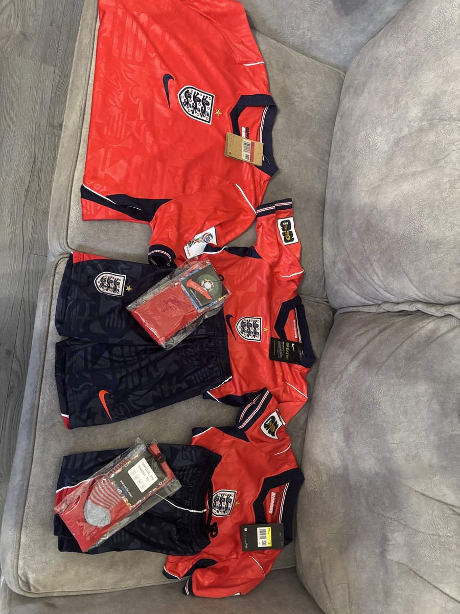 WiganDan1's tweet image. God bless DH Gate

£32 for the lot.