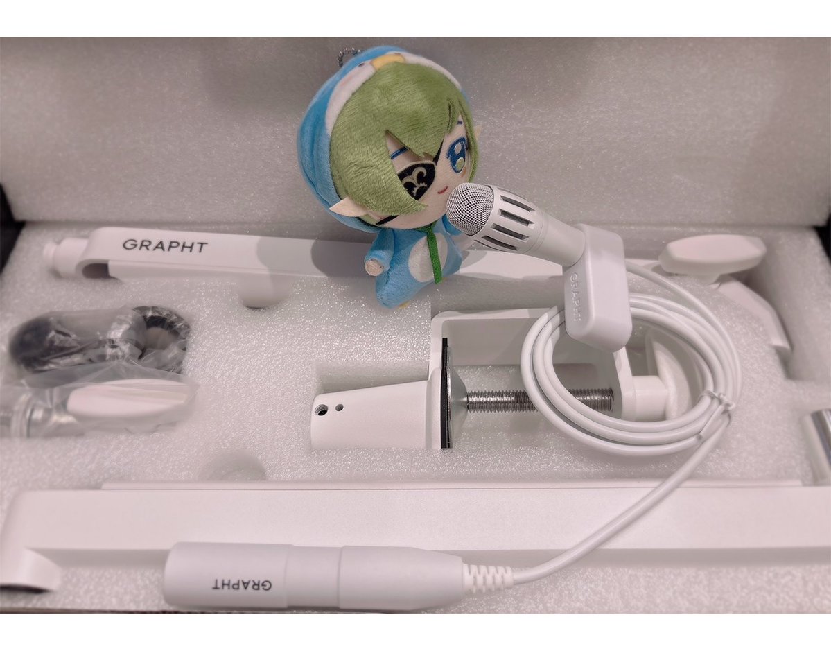 ♡ʾʾ
GRAPHTさんより提供いただきました！🎤

マイクアーム真っ白でkawaiiのと
モニターの下から通したりできる高さで
めちゃくちゃいい....。
デスク回り改善計画中だったからぴったりすぎる...。

気になった人間たちぜひcheckしてみてね！◝✩🖋

▼GRAPHT OFFICIAL STORE
store.grapht.tokyo/products/grt078