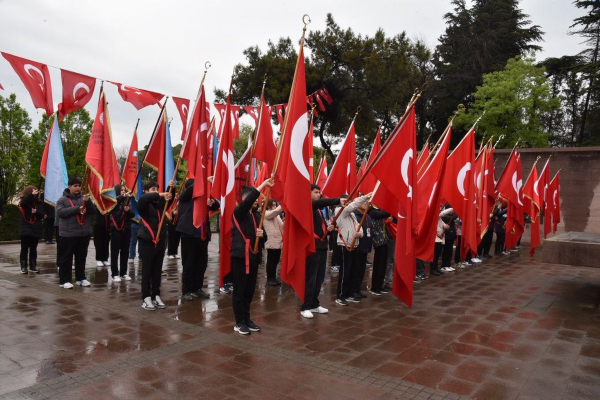 📍 23 Nisan Kutlama Programı Başladı.🇹🇷

23 Nisan Ulusal Egemenlik ve Çocuk Bayramı’mızın 106. yıl dönümü kutlama programları, İl Millî Eğitim Müdürümüz Selehattin Kal'ın Atatürk Anıtı’na çelenk sunmasıyla başladı. 🇹🇷🌟

Tüm milletimizin ve çocuklarımızın bayramı kutlu olsun!