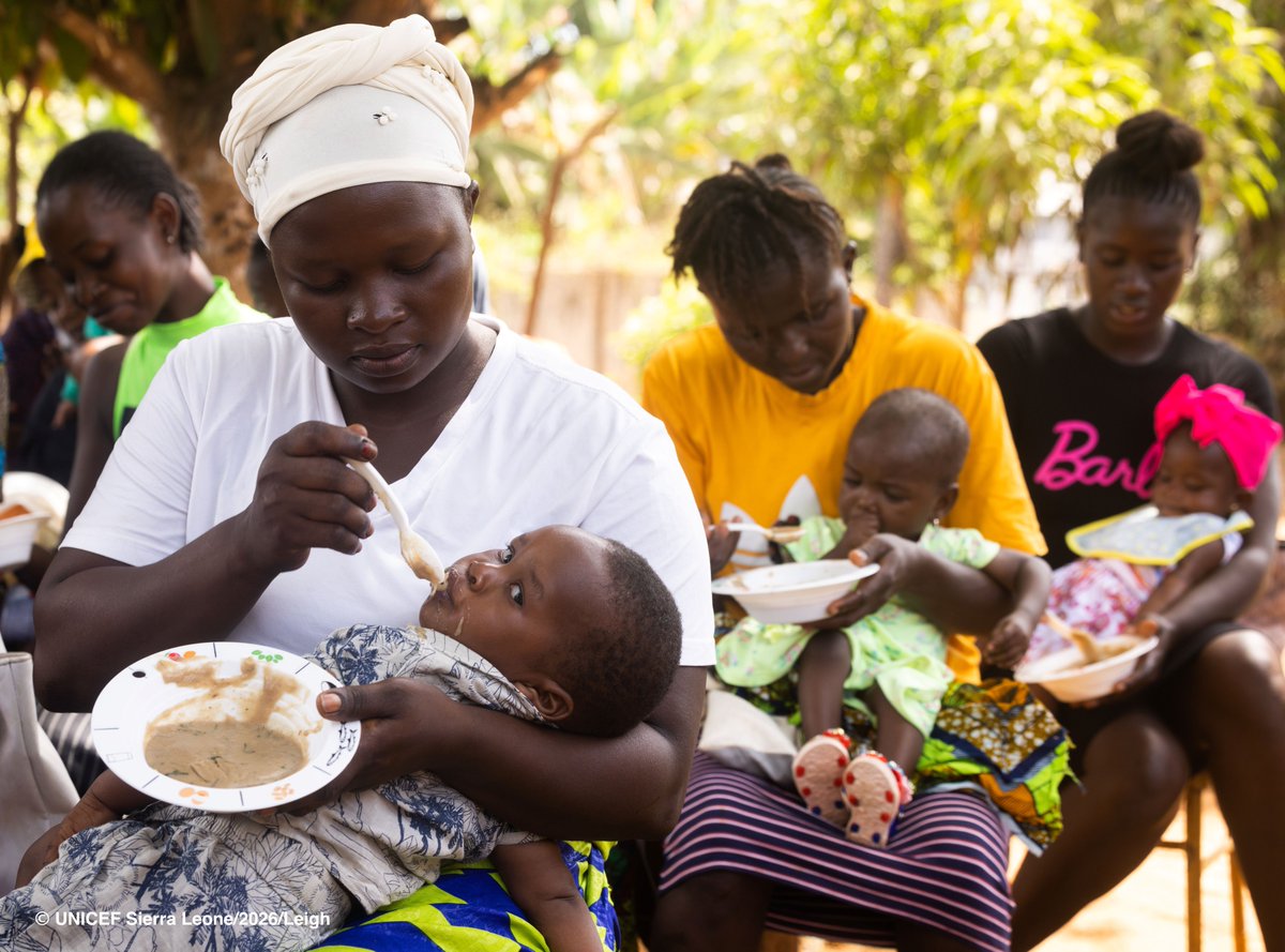 UNICEFinJapan's tweet image. #シエラレオネ からありがとう😊
全世帯の71パーセントが食料不安を抱えているシエラレオネ。#UNICEF は日本の資金協力を通じて栄養プログラムを展開し、コミュニティ全体で栄養不良対策に取り組んでいます。栄養バランスの取れた調理の実演会もその一つです👇#UNICEFTHXJAPAN
unicef.org/tokyo/stories/…