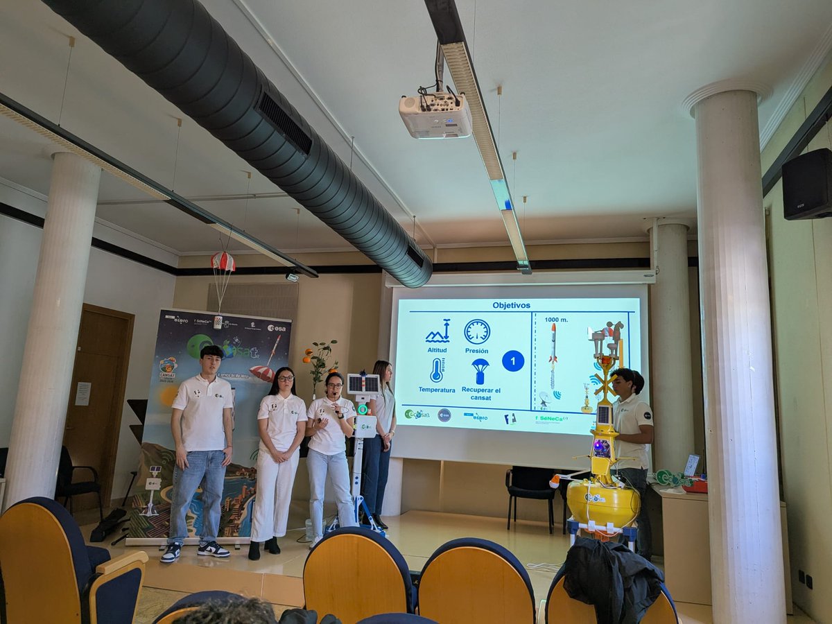GeografiaUmu's tweet image. Este 20 de abril, el equipo #ECOSAT del @iestarraga presentó su proyecto #CANSAT a investigadores y colaboradores de LIFE-pinnacare, #cimarsantapola, la @UMU y la @LetrasUMU : una boya funcional con sensores terrestres para medir datos ambientales en el Mar Menor. ¡Enhorabuena!🗺️