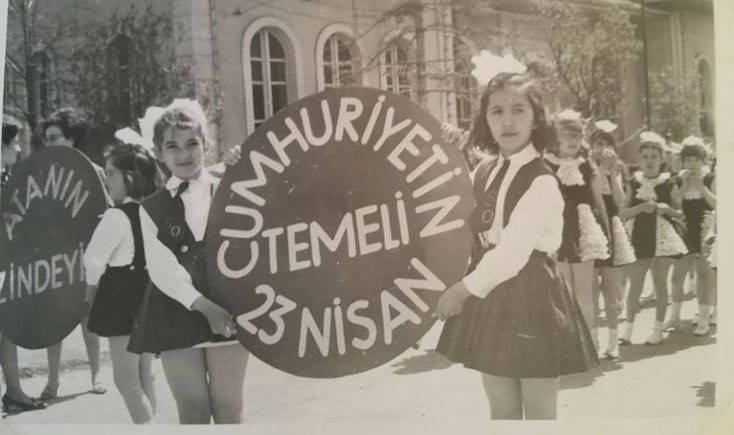 Çocuk, ileri bak; ateş ırmağı gibi ol! Peşimden ayrılma...

Mustafa Kemal Atatürk