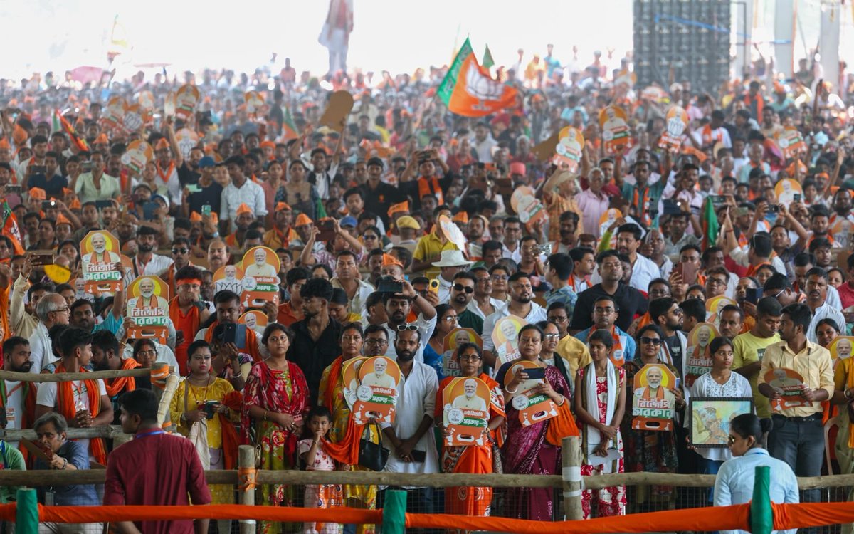 narendramodi's tweet photo. Addressed a massive rally in Krishnanagar. Here, like in all other parts of West Bengal, people are fed up of TMC. 

I’m certain that this time, TMC won’t open its account in many districts of the state. https://t.co/zqwZ82Ui9j