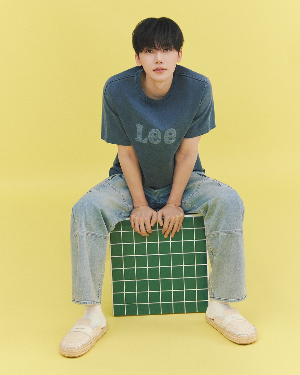 Your perfect go-to summer outfit. ☀️

NCT JAEMIN keeps it simple yet effortlessly stylish in a lightweight, breathable look paired with a clean logo tee.

Easy, breezy, and instantly wearable.

#LeeJeans #LeeSummer #LeeBarrelJeans 
#TheBestStoriesHappenInJeans