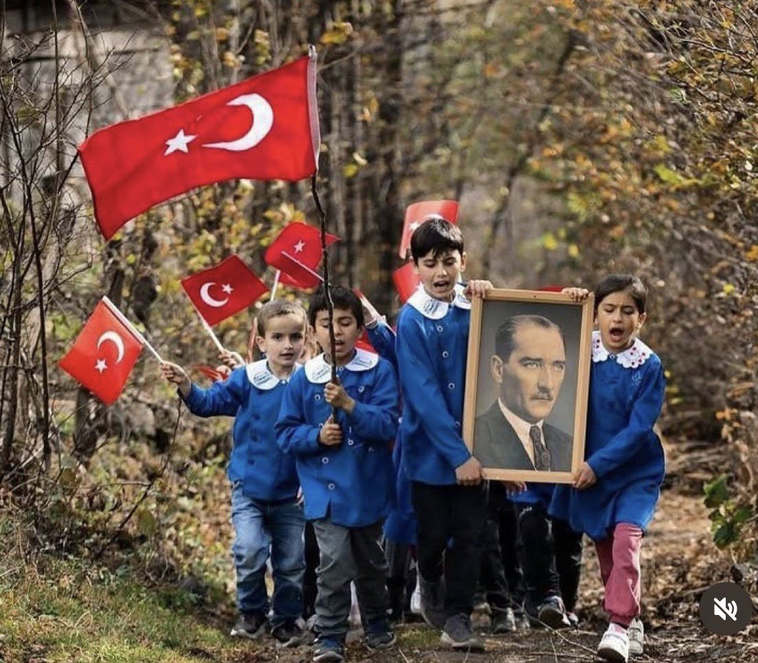 mustii076's tweet photo. 23 nisan Ulusal egemenlik ve çocuk bayramı kutlu olsun. https://t.co/52sEg1NxaW