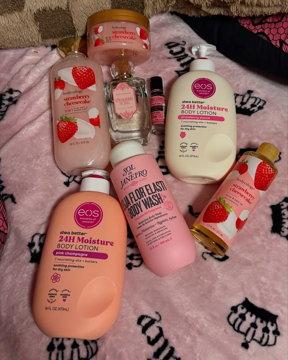 Kijahhh179's tweet image. I just love hygiene products🥺 I just love smelling good😫😫💗 #virałpost #pinkaholic #hygiene #smellinggood
