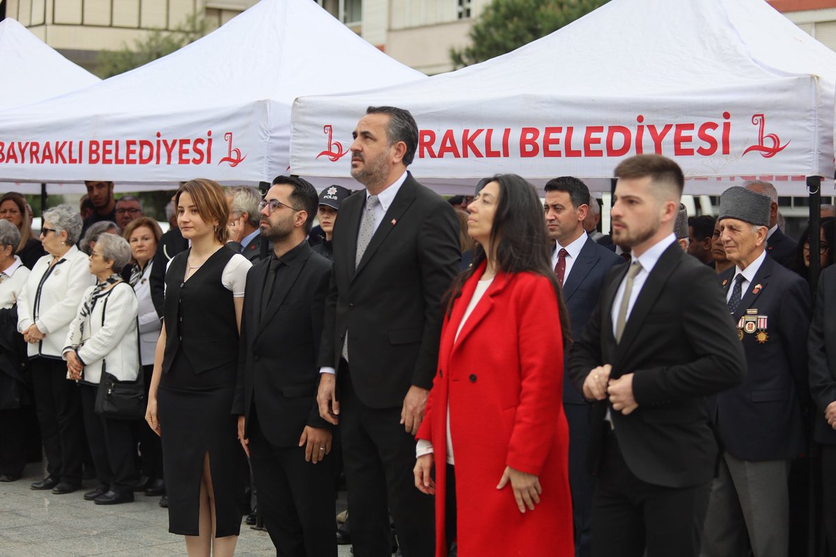 23 Nisan Ulusal Egemenlik ve Çocuk Bayramı münasebetiyle Bayraklı Atatürk Anıtı'nda düzenlenen resmî törene yönetim kurulu üyelerimizle katılarak çelenk sunumumuzu gerçekleştirdik. Milli bayramlarımızın coşkusunu ve birleştirici gücünü yaşamaya, yaşatmaya devam edeceğiz.