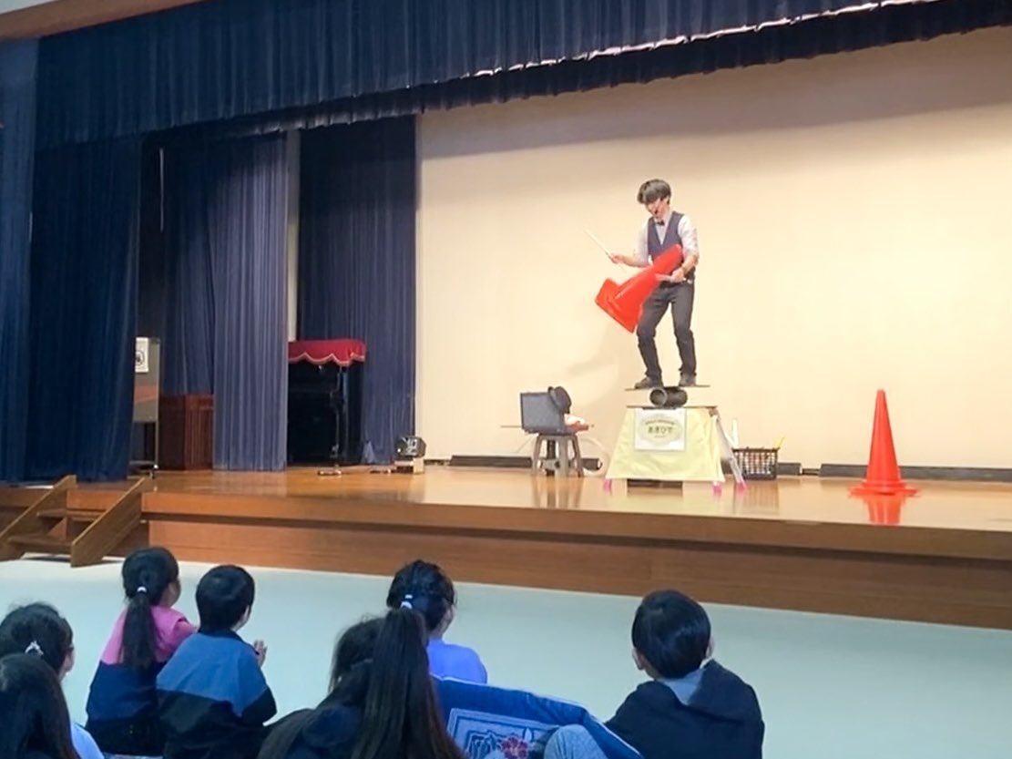 2026/03/28
小学校新一年生・卒業生 歓送迎会

滋賀県の育友会さまで、ステージショーでした！
久々にやるエイトリングの演目や、初披露のマジックなど、子供たちに喜んでもらえたと思います☺️
入学&amp;卒業、おめでとうございます㊗️