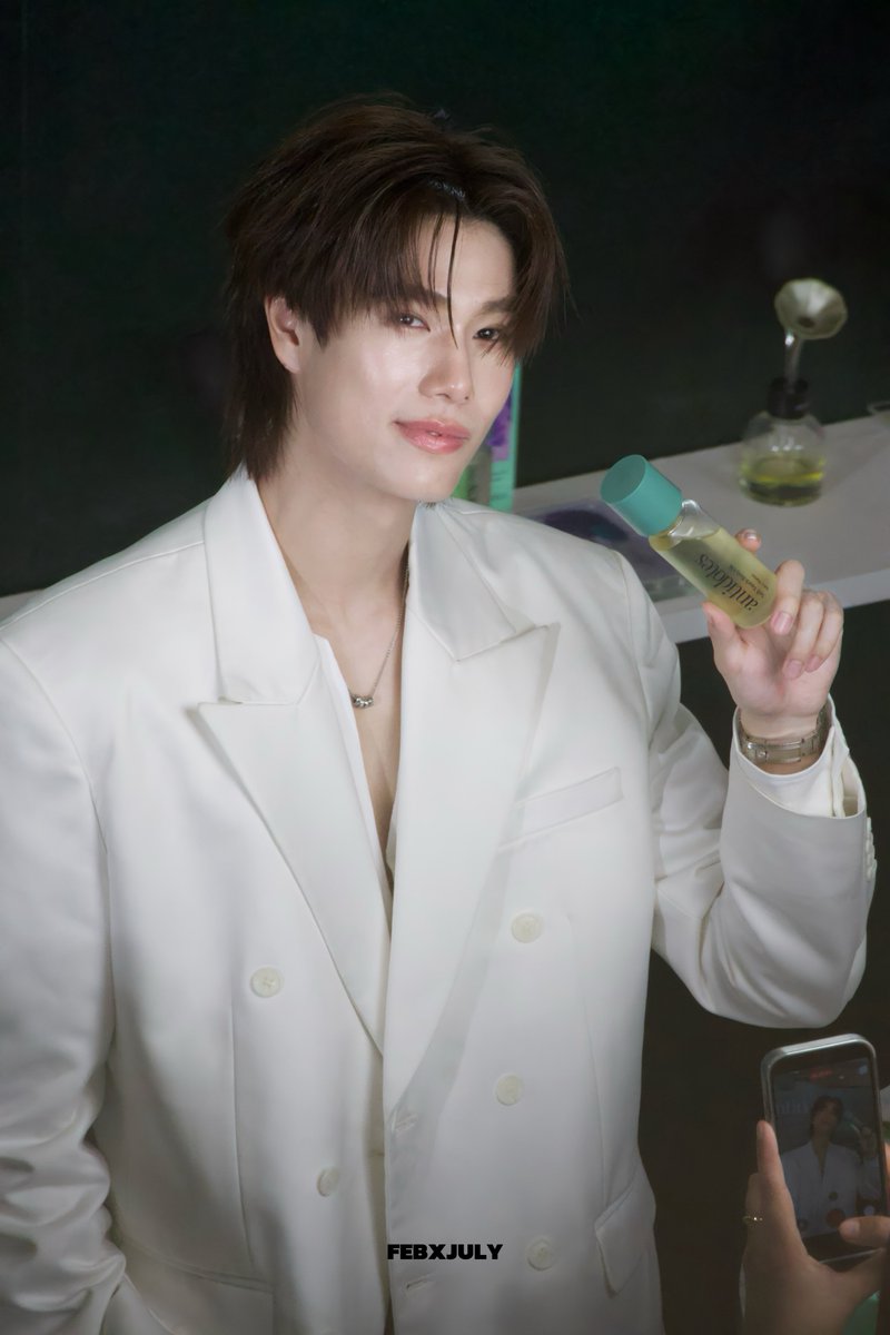 Nelie ◡̈ tweet media