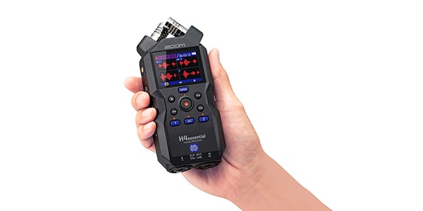 久しぶりの職質。
「コレはなんですか！」と語気を強めながら聞かれたアイテムはZOOM H4essential。
32bit floatで4トラック同時録音ができ、内部にミキサーも備えている優れものです。スタンガンではありません。