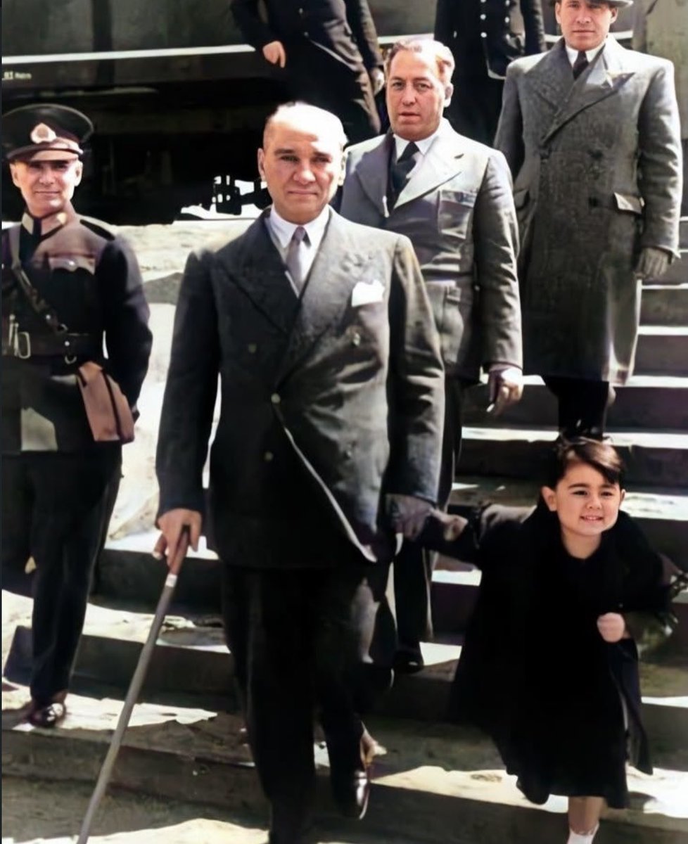 Biz elimizi hep sana uzatacağız

23 Nisan Ulusal Egemenlik ve Çocuk Bayramımız Kutlu Olsun 🥳💐