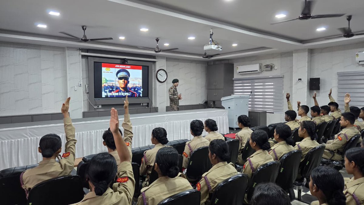 Spearcorps's tweet image. 𝗜𝗻𝘀𝗽𝗶𝗿𝗶𝗻𝗴 𝗬𝗼𝘂𝘁𝗵

Dao Division under #SpearCorps organised a motivational session at the North East Education Conclave 2026 in Dibrugarh, #Assam, inspiring young minds and NCC Cadets to embrace a life of courage and serve the nation with pride.

Dao Division ने
