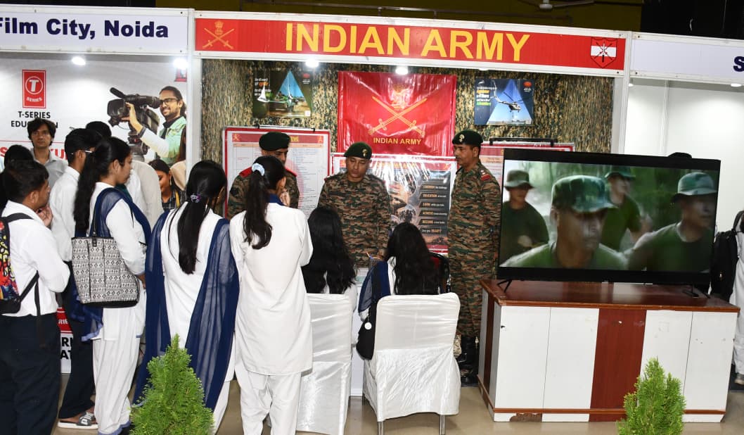 Spearcorps's tweet image. 𝗜𝗻𝘀𝗽𝗶𝗿𝗶𝗻𝗴 𝗬𝗼𝘂𝘁𝗵

Dao Division under #SpearCorps organised a motivational session at the North East Education Conclave 2026 in Dibrugarh, #Assam, inspiring young minds and NCC Cadets to embrace a life of courage and serve the nation with pride.

Dao Division ने