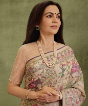 Mahanagar_Mail's tweet photo. Nita Ambani ने न्यूयॉर्क में आयोजित TIME 100 Summit में अपनी खास मौजूदगी दर्ज कराई। इस दौरान उन्होंने पश्चिम बंगाल की पारंपरिक जामदानी साड़ी पहनकर सभी का ध्यान अपनी ओर खींचा।
#NitaAmbani #Time100Summit #IndianTextiles #Swadesh #IndianFashion #FashionNew https://t.co/KoQ9BX56ea