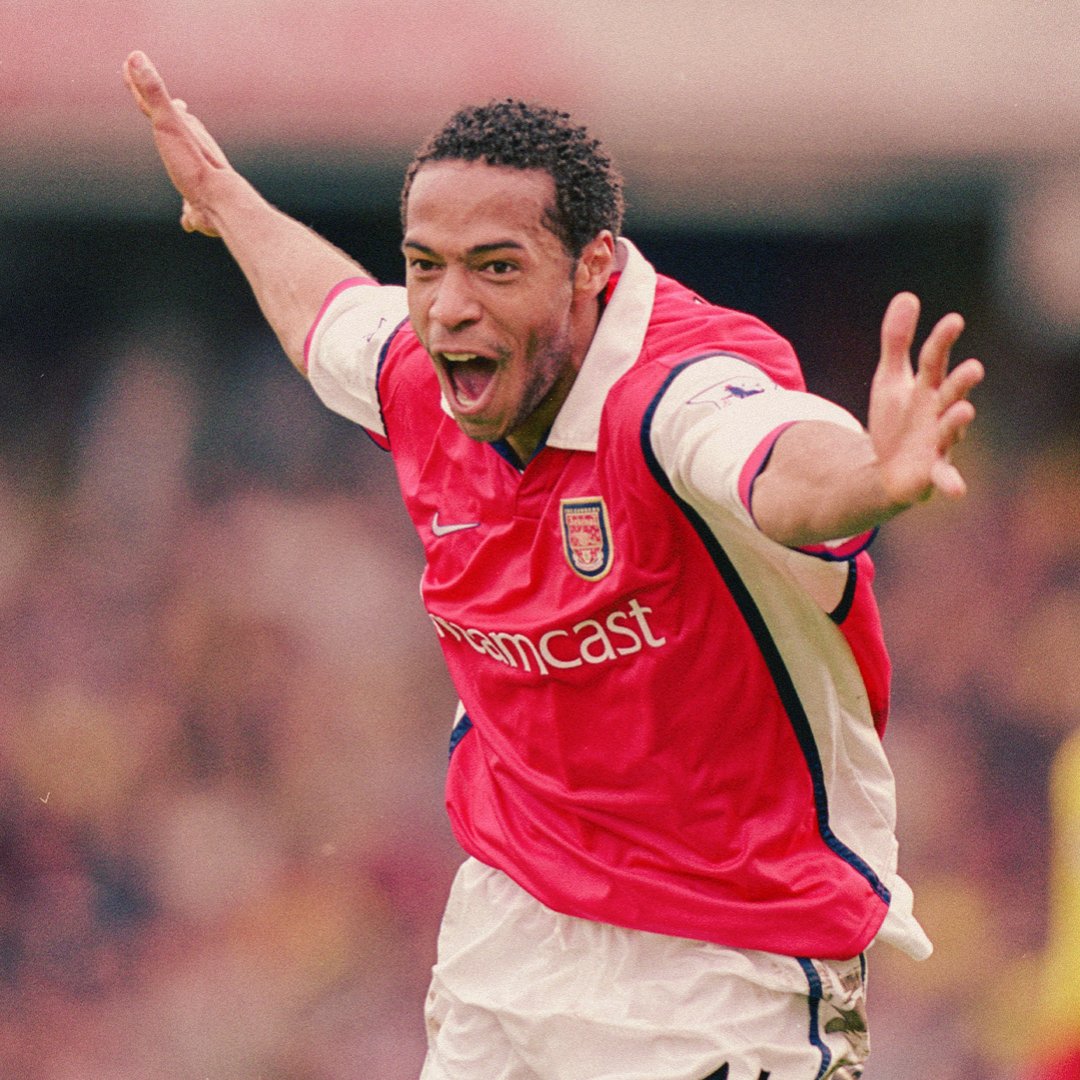 في مثل هذا اليوم 23 ابريل من عام 2000. هدف رائع بـ مجهود كبير لـ تيري هنري في ملعب فيكريج رود ، بـ مرمي واتفورد 