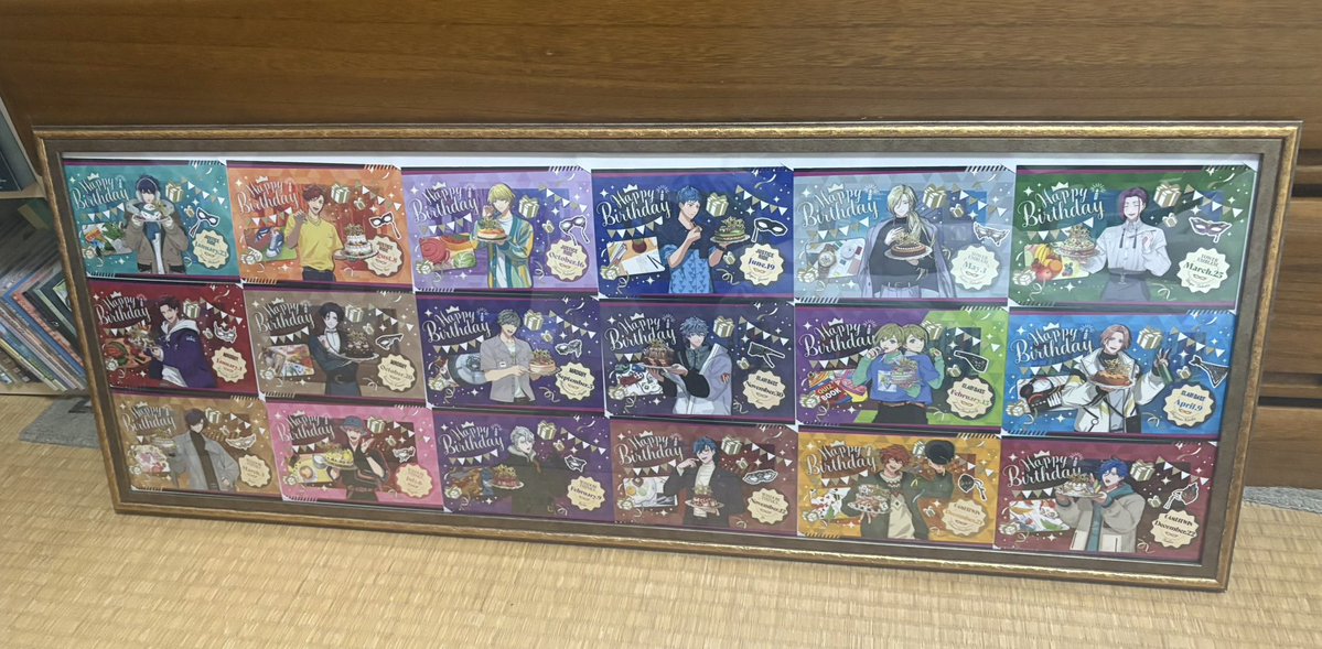ようやくライドカメンズの
バースデーポストカードを額縁に収めたんだけど
飾るスペースに設置がまた大変ンゴねぇ