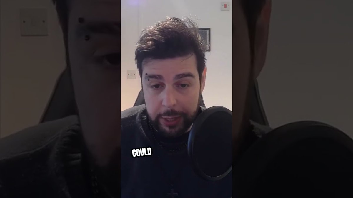 HumanisingMen's tweet image. Was that a hallucination? youtube.com/shorts/7C2J-FD… @olidnejad #Hallucinations #Psychosis #MentalHealth #ScaryStories #DrOli