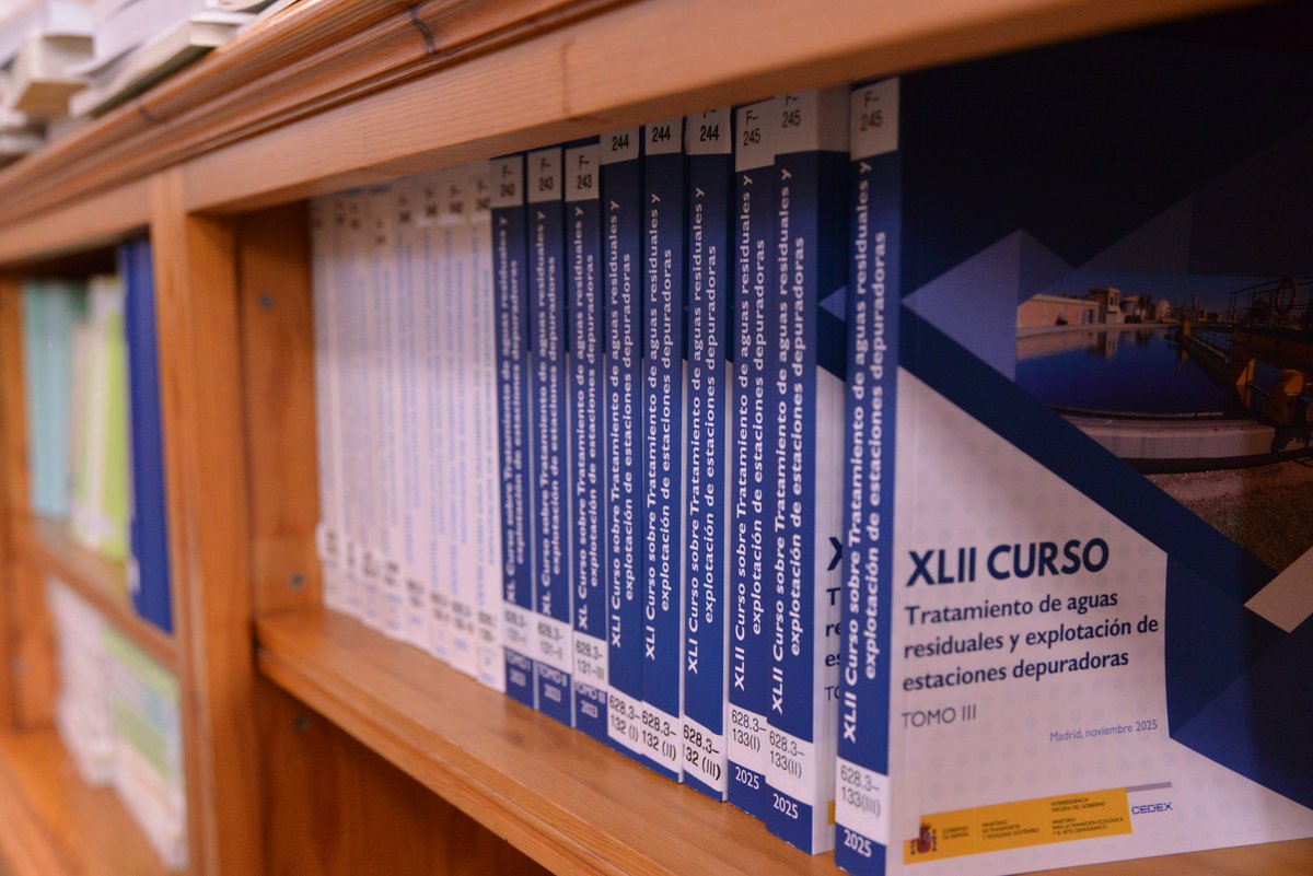 CEDEX_es's tweet image. 📚 Hoy celebramos el #DíaDelLibro poniendo en valor las publicaciones del #CEDEX: libros técnicos y científicos que difunden conocimiento y experiencia. Gracias al Gabinete de Formación y Documentación por impulsar esta labor. #Conocimiento
cedex.es/publicaciones-…