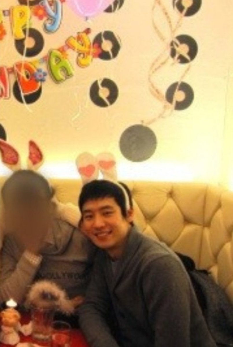 토리 tweet media