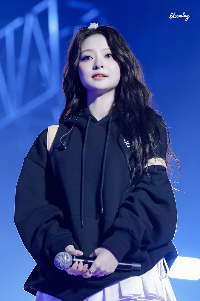 bloomingf9's tweet photo. 〖HQ〗260130 콘서트

#fromis_9 #프로미스나인 
#이나경 #LeeNaGyung https://t.co/JnDbGq46KZ