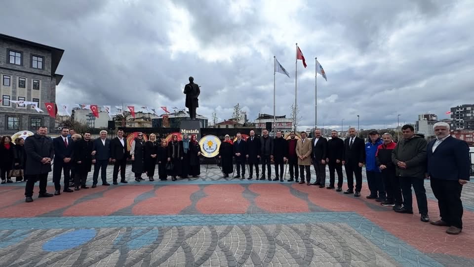 akcekmekoy's tweet photo. 📍 Çekmeköy

İlçe Başkanımız Sayın Fatih Sırmacı ve yönetim kurulu üyelerimizle birlikte, 23 Nisan Ulusal Egemenlik ve Çocuk Bayramı kutlama programları kapsamında İlçe Kaymakamlığımız tarafından düzenlenen çelenk sunma törenine katılım sağladık.

🇹🇷 Geleceğimizin teminatı olan çocuklarımızın coşkusu ve heyecanıyla, millî egemenliğimizin anlam ve önemini bir kez daha yürekten hissettik; birlik ve beraberlik ruhumuzu pekiştirdik.

23 Nisan Ulusal Egemenlik ve Çocuk Bayramı kutlu olsun. 🇹🇷
@abdullahozdemir @akpartiistanbul @fatihsirmaci