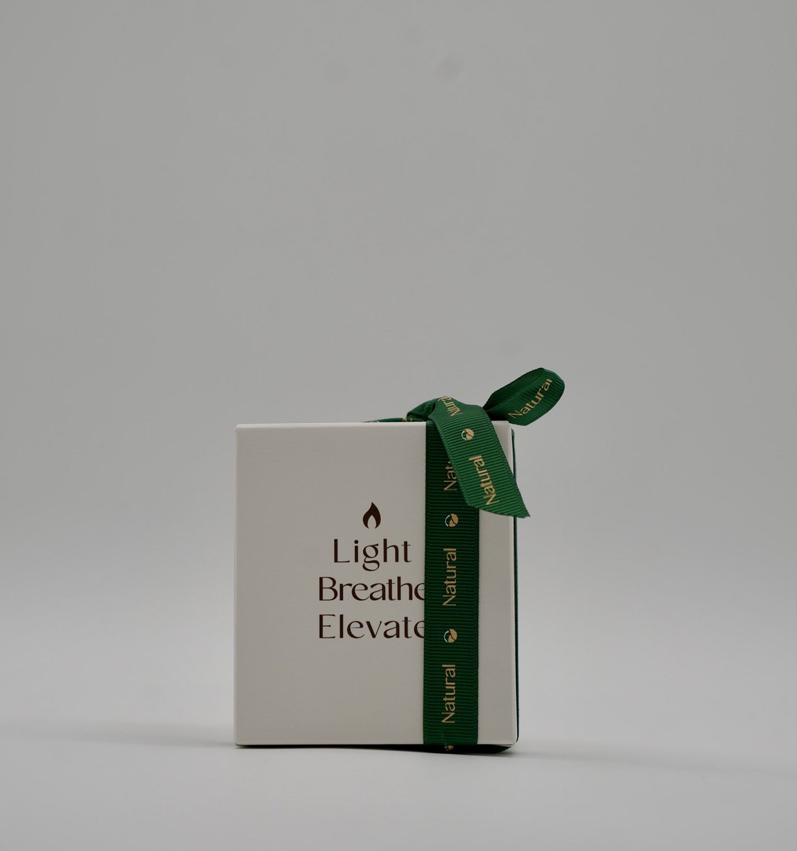 the2702company's tweet image. Simplicity, refined 🍃✨
 Natural is calm, clean, and effortlessly elevated: designed to bring a sense of calm and clarity into a space.

#candles #wellness