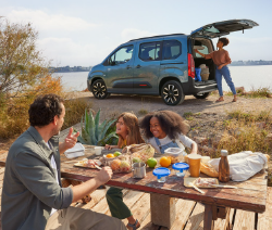 AutosTorrent's tweet photo. Sol, arena… ¡y todo aquello que quieras llevar contigo!🚐 🏖️

👨‍👨‍👧‍👦Con la #Berlingo, los planes en familia dejan de tener límites y te dejan llevar todo aquello que quieras contigo…siempre hay espacio para todo (y para todos).

¡Haz que tu plan sea único con📍#CitroënAutosTorrent! https://t.co/ln8nhW1f9C