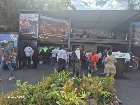 2023Focus's tweet image. Motorists flocked to the @zinaraZW stands at @ZITF1  to take full advantage of the 100% arrears waiver—a fantastic  opportunity for all drivers. It’s wonderful to see #Zinara stepping up to  help motorists clear their dues and stay compliant with the law #Bulawayo @BusisaMoyo