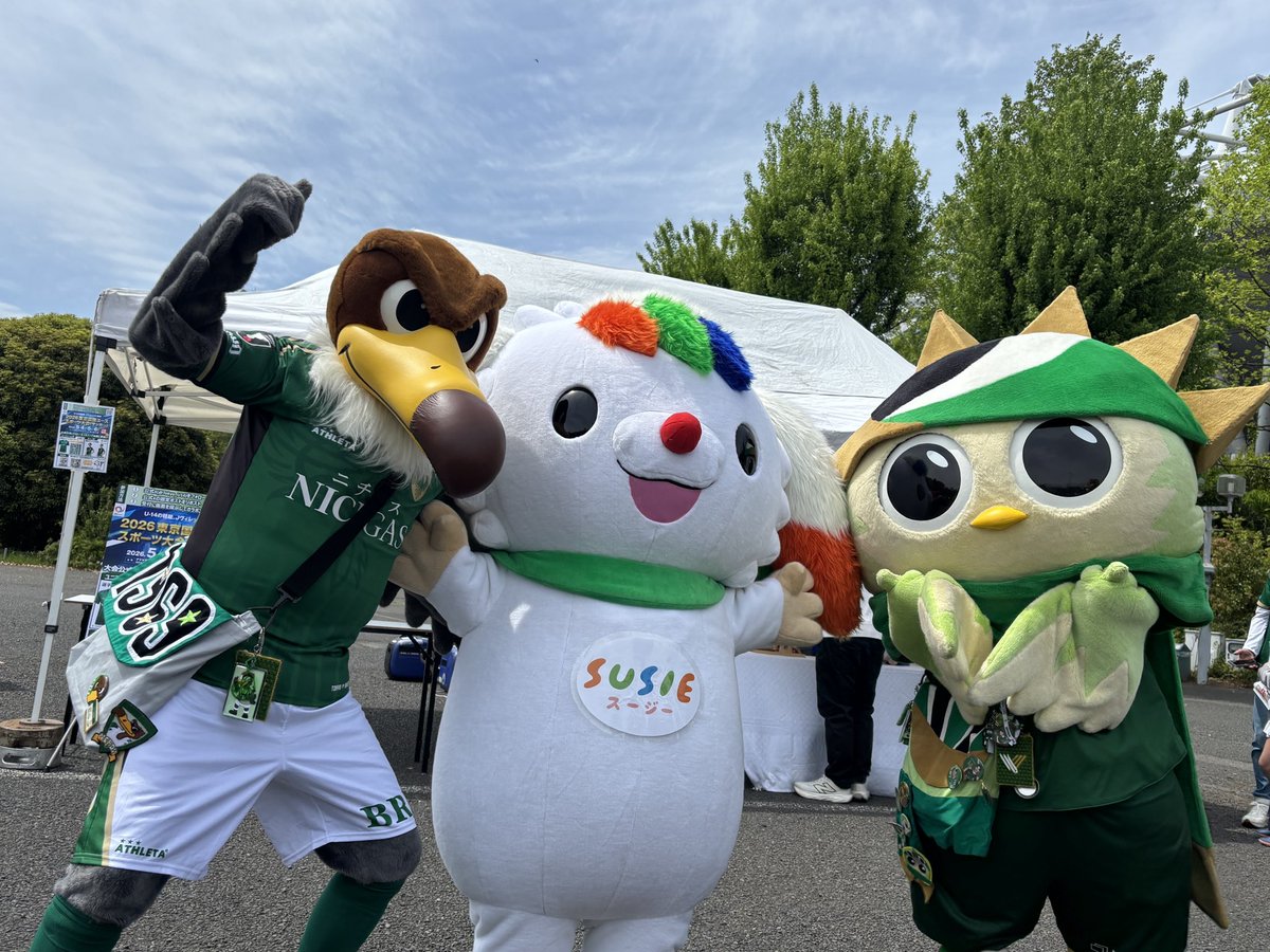 この前のしあいで、SUSIEとおしゃしんをとったルン🧡💚💙
おみみがふわふわでかわいかったルン💚なかよくなれてうれしいルン​​！

#verdy
#リヴェルン
#SUSIE​​
#スージー