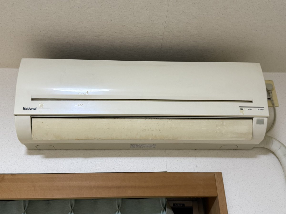 nekodon_'s tweet image. 寝室に新しいエアコンをお迎えしました！
パワフルぅ～♫
そして、20年頑張って働いてくれたエアコン、ありがとう!(´▽｀)
これで我が家から「National」ブランドの製品が完全に無くなった…( ´-`)
 #National