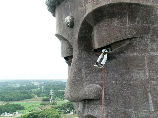 불교에 미친 독재 파시즘 국가를 상상해 봄
불교 극단주의자, 해탈 테러리스트
승려 군대, 자비 경찰, 불심검문...
저항하면 '윤회 끊기'로 열반에 올려주고
재산은 무소유, 거부 시 시주로 강탈