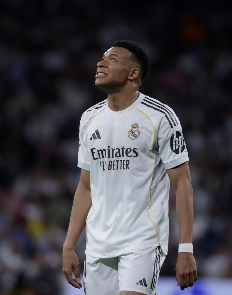 إذا كان العالم ضدك سأكون أنا مع العالم ايضاً.