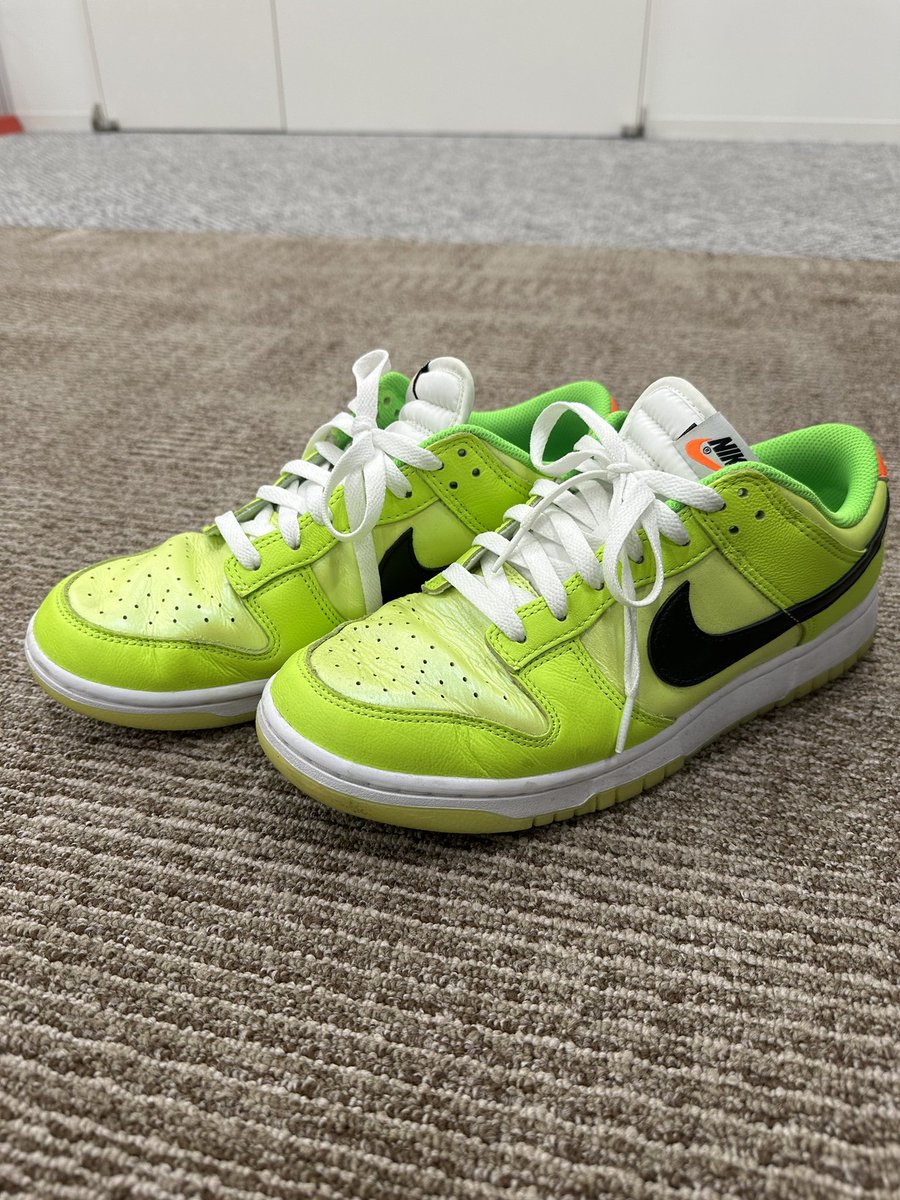 neko_suman's tweet image. 今日は雨降るらしいので、雨で汚れても気にしないこの子で！

色が綺麗なので購入したんですよね
防水スプレーかけて、雨で履いても長く履けるようにはしてます！

Nike Dunk Low "Volt"

 #NIKE
 #Dunk
 #volt 
 #スニーカー好きと繋がりたい
 #本日のスニーカー