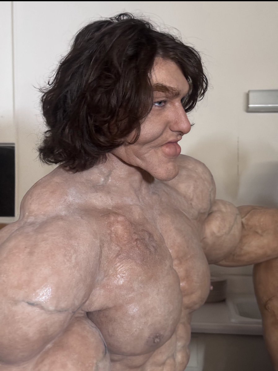 To da max 

#looksmaxxing #looksmaxxingfilm