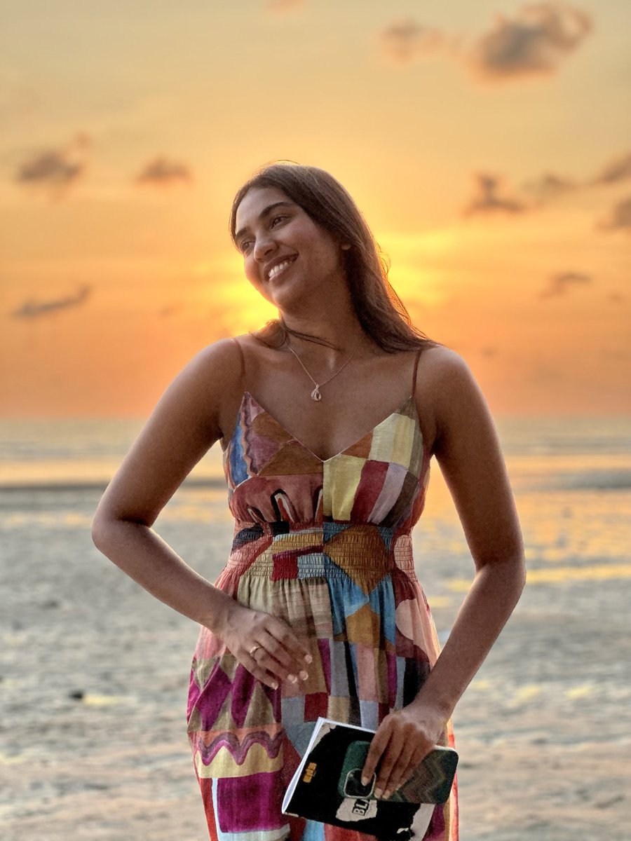ShivathmikaR's tweet photo. Another trip around the sun. 
A little wiser and a lot stronger🫶🏼
This birthday was filled with endless surprises and wonderful people. Grateful to have them all, for life would be plain without them. 
Sun, sand, a little piece of home and some good pickles this birthday 🧿 https://t.co/RtBoSz7XNQ