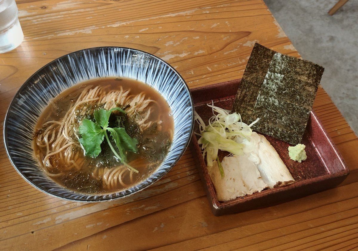 「鍋と酒菜 はま岡」の期間限定 はなもこしリスペクト【花巻そば】🍜

本枯れ節と羅臼昆布などを使ったアニマルフリーの出汁にライ麦を使った慶史特注麺、2種類の海苔にわさびを添えるところが和の職人の拘り✨

蕎麦屋でそばを食べてる錯覚に陥る絶妙な一杯に満足完食☺️