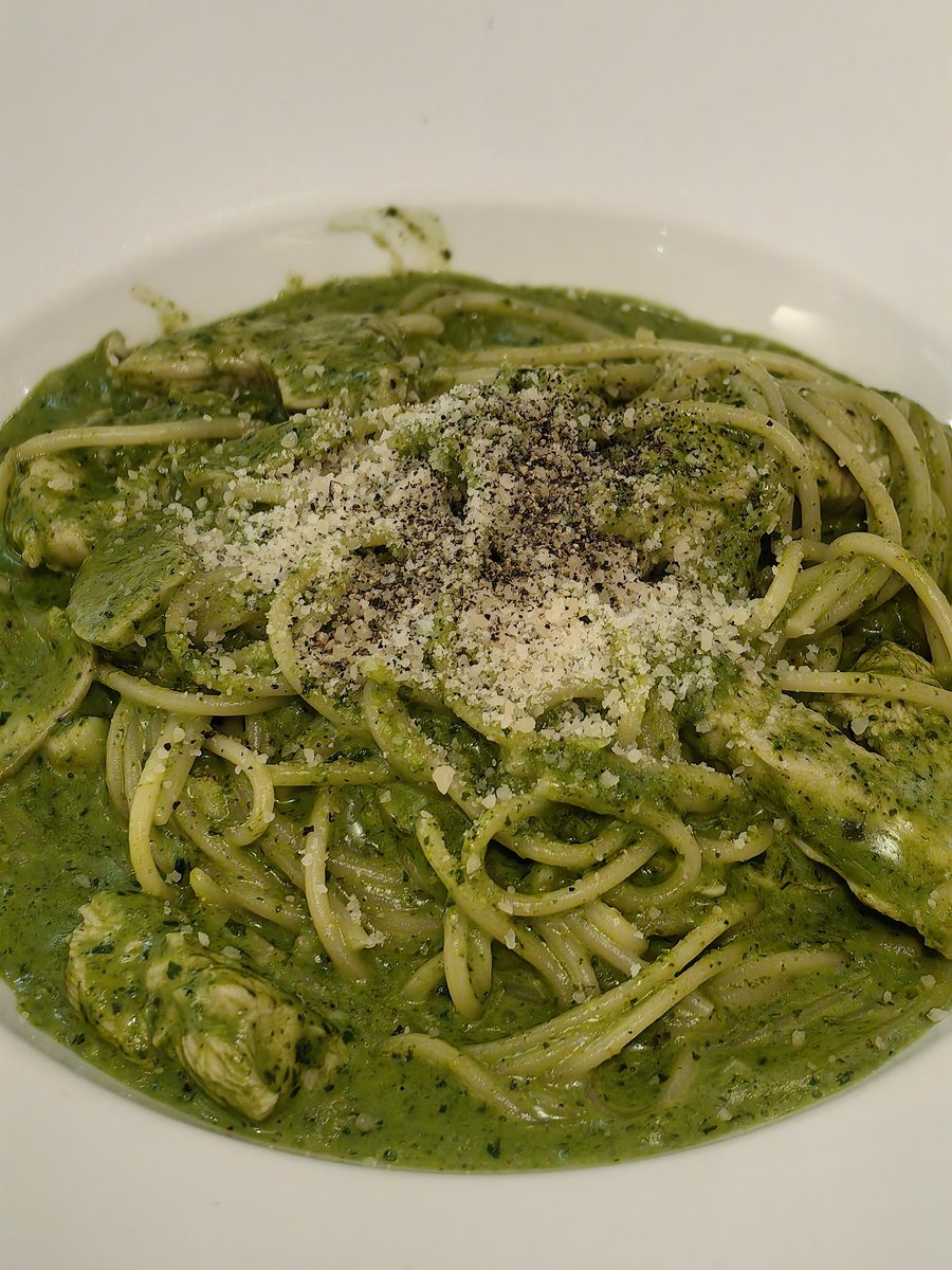 Harryhe91763's tweet image. Pesto chicken spaghetti.

#spaghetti  #lunch
