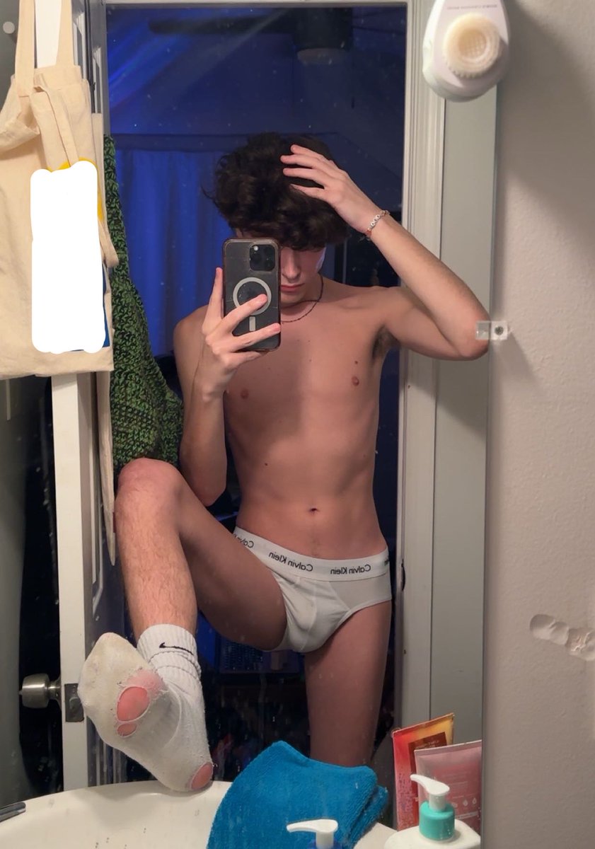 🧦 tweet media
